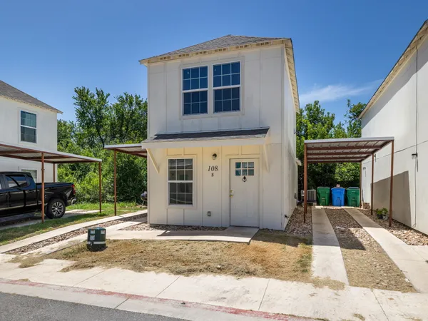 $186,000 | 230 Debus Drive, Unit 108B, Taylor, TX 76574