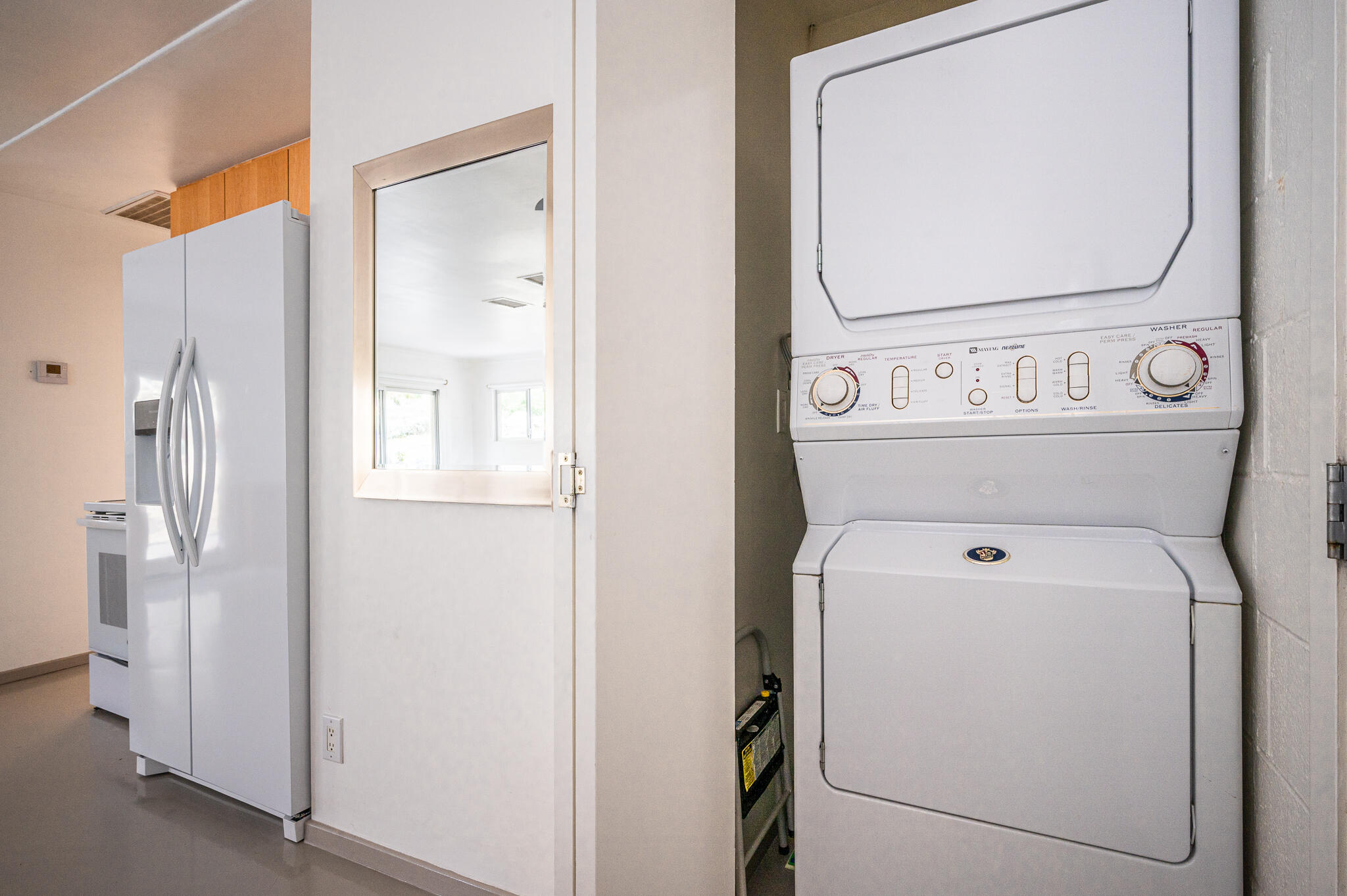 15971 Snowcreek Canyon Road Whitewater, CA 92282 - Photo 20 of 45 a utility room with dryer and washer
