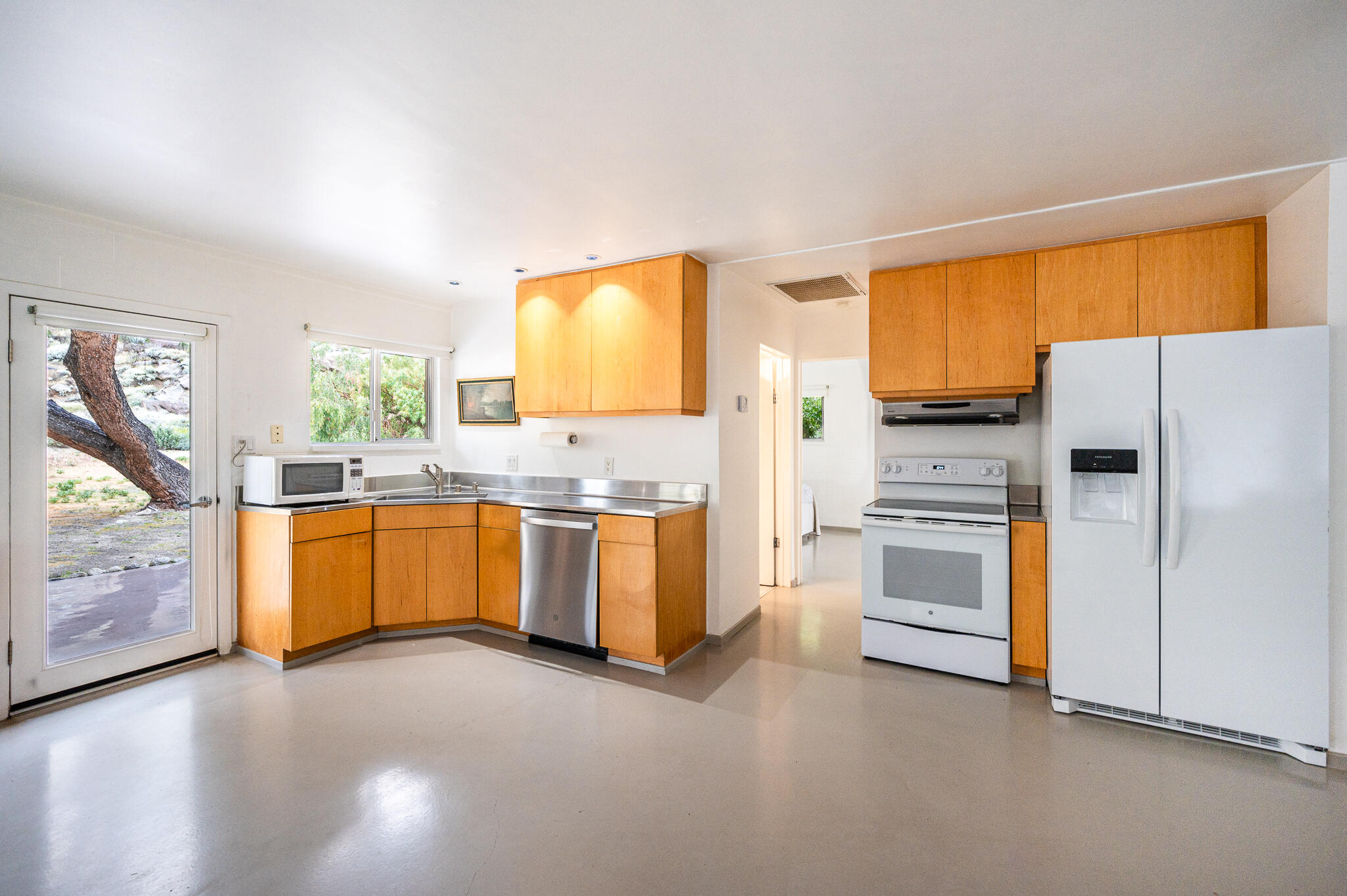 15971 Snowcreek Canyon Road Whitewater, CA 92282 - Photo 9 of 45 a kitchen with stainless steel appliances a refrigerator and a stove