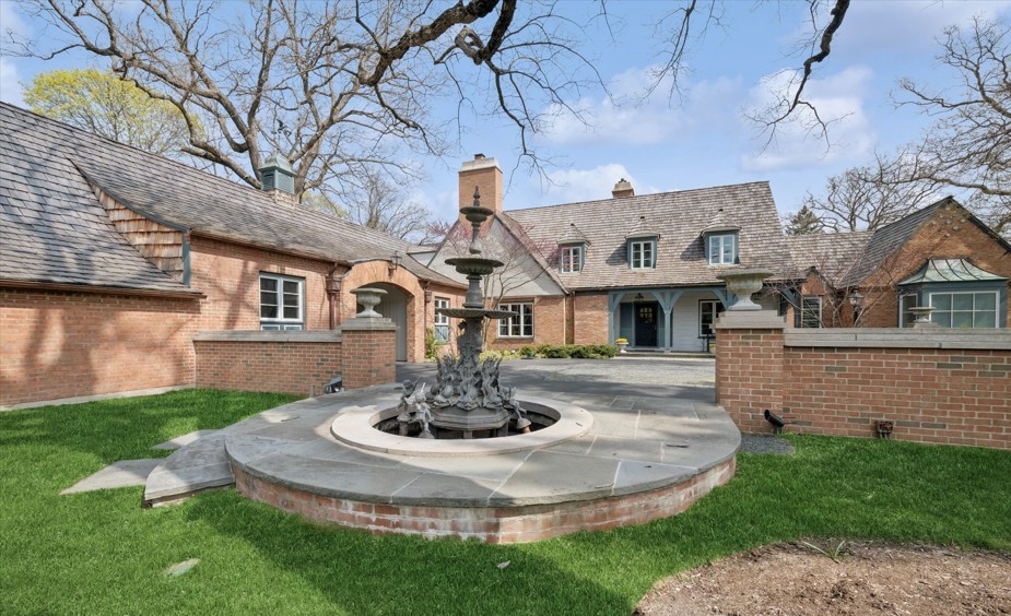 1006 Elm Tree Road Lake Forest, IL 60045 - Photo 1 of 33 Gallery Image 1