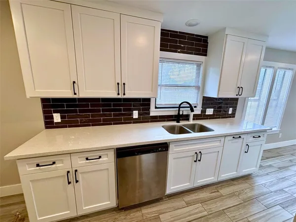 $1,725 | 410 Mc Phail Street, Unit B, Tomball, TX 77375