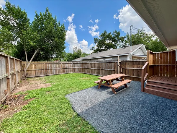 $1,725 | 410 Mc Phail Street, Unit B, Tomball, TX 77375