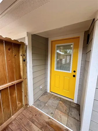 $1,725 | 410 Mc Phail Street, Unit B, Tomball, TX 77375