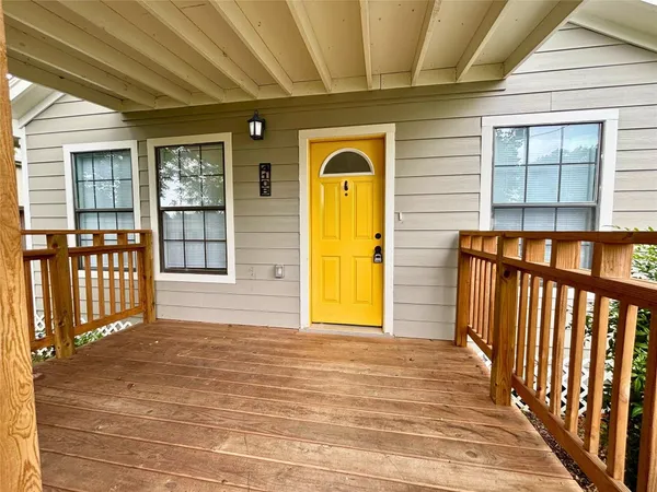 $1,725 | 410 Mc Phail Street, Unit B, Tomball, TX 77375