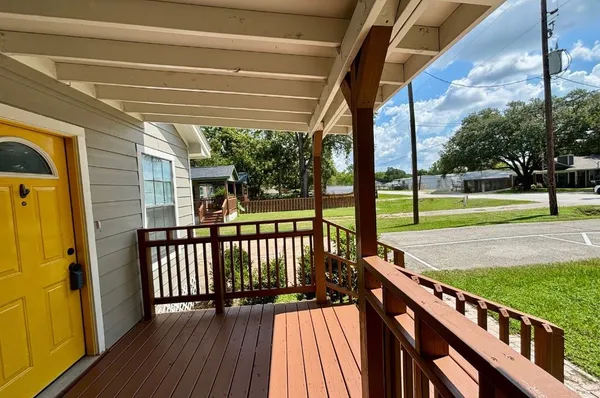 $1,725 | 410 Mc Phail Street, Unit B, Tomball, TX 77375