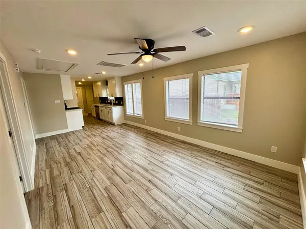 $1,725 | 410 Mc Phail Street, Unit B, Tomball, TX 77375
