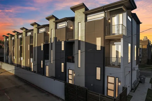 $455,000 | 145 North Henderson Avenue, Unit 102, Dallas, TX 75214