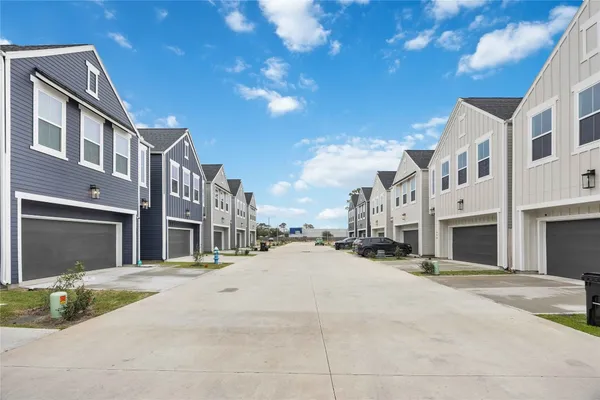 $2,525 | 318 Charlock Street, Houston, TX 77022