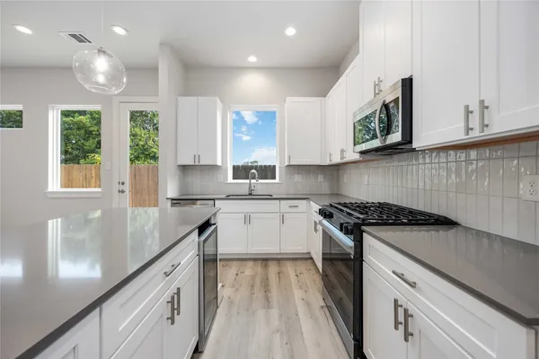 $2,525 | 318 Charlock Street, Houston, TX 77022