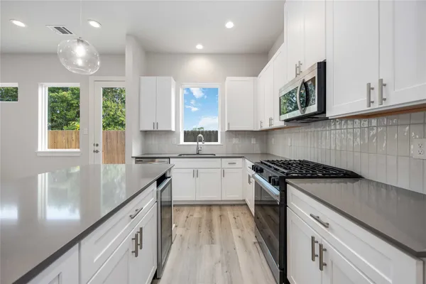 $2,525 | 318 Charlock Street, Houston, TX 77022