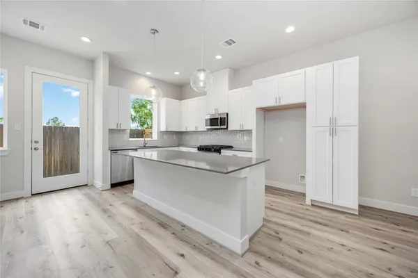 $2,525 | 318 Charlock Street, Houston, TX 77022