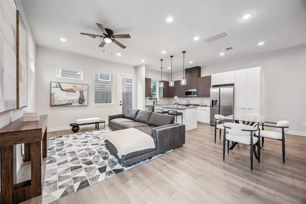$2,525 | 318 Charlock Street, Houston, TX 77022