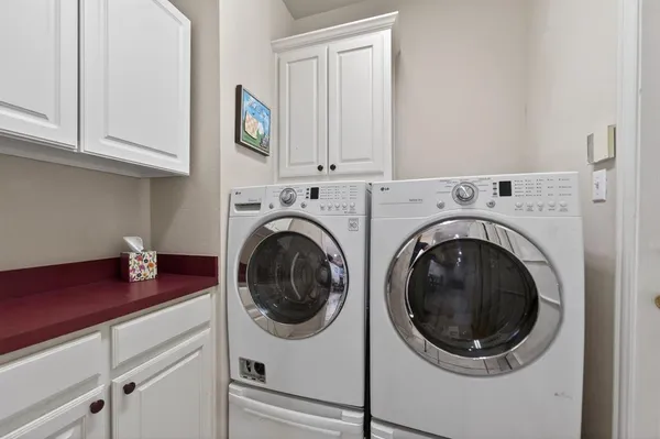 a view of entryway with washer and dryer