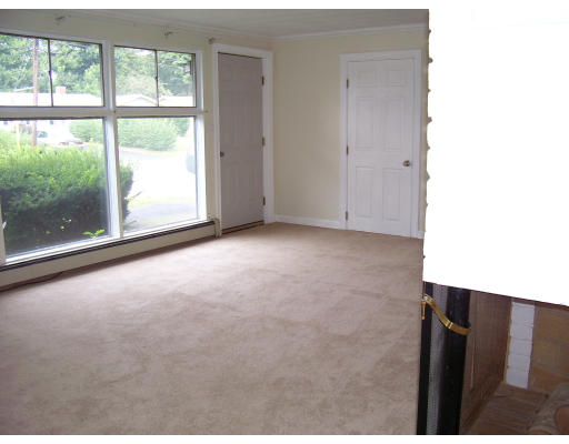 22 Ruth Drive Framingham, MA 01701 - Photo 3 of 24