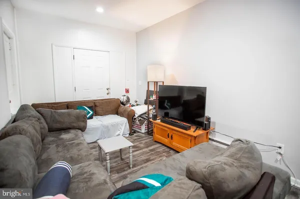 $1,595 | 217 West Lancaster Avenue, Unit 1B, Downingtown, PA 19335