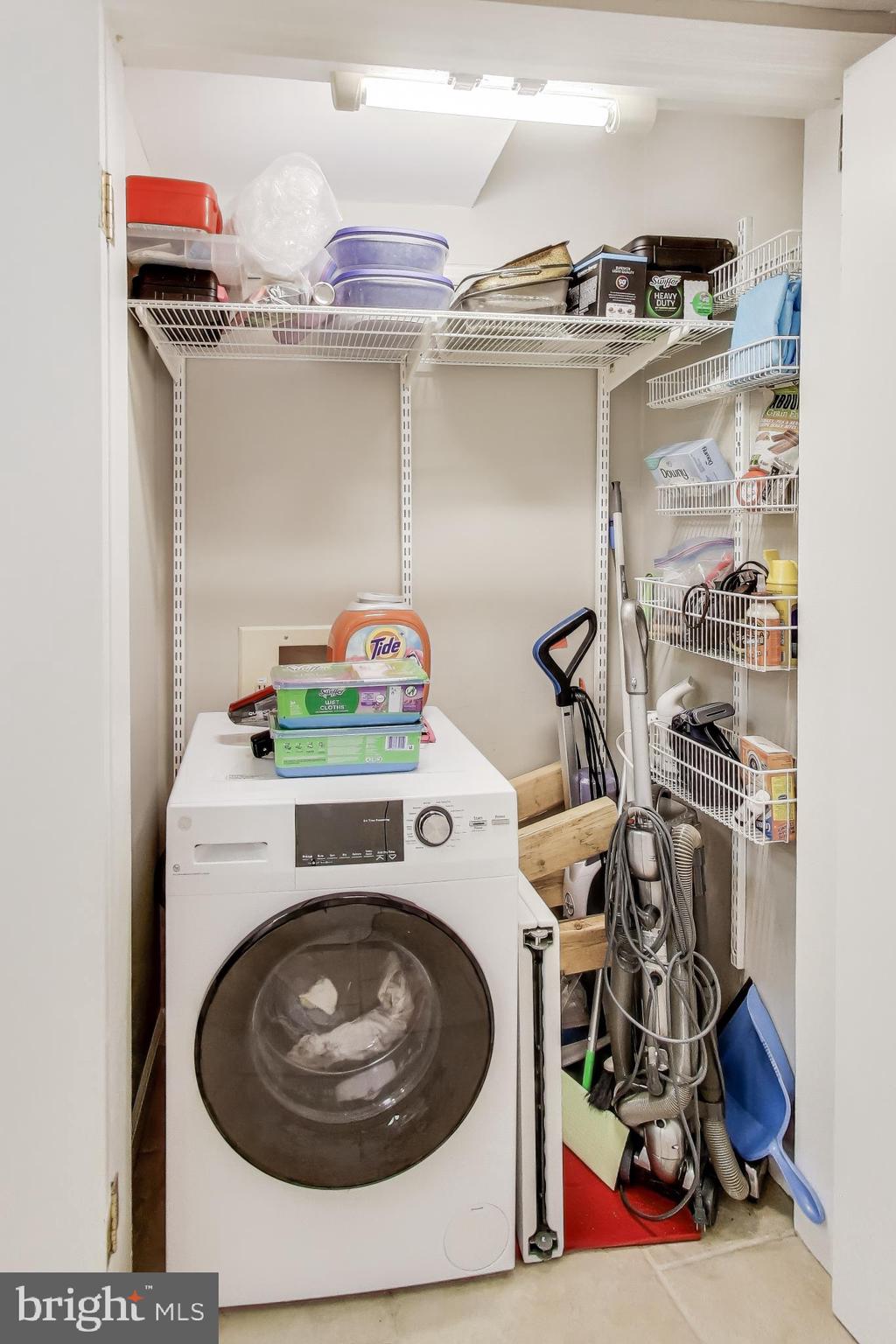 1101 South Arlington Ridge Road, Unit 305 Arlington, VA 22202 - Photo 15 of 51 In-Unit Landry