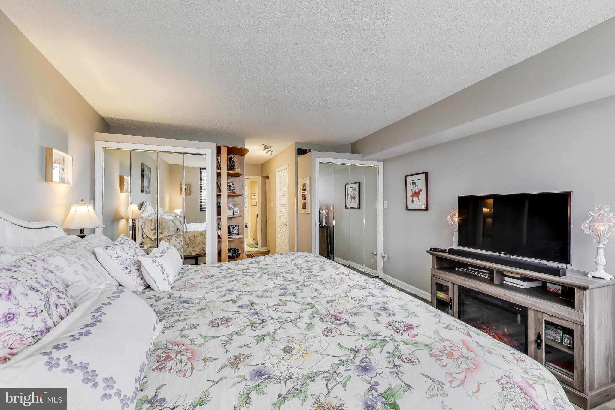 1101 South Arlington Ridge Road, Unit 305 Arlington, VA 22202 - Photo 19 of 51 Spacious Ensuite Primary