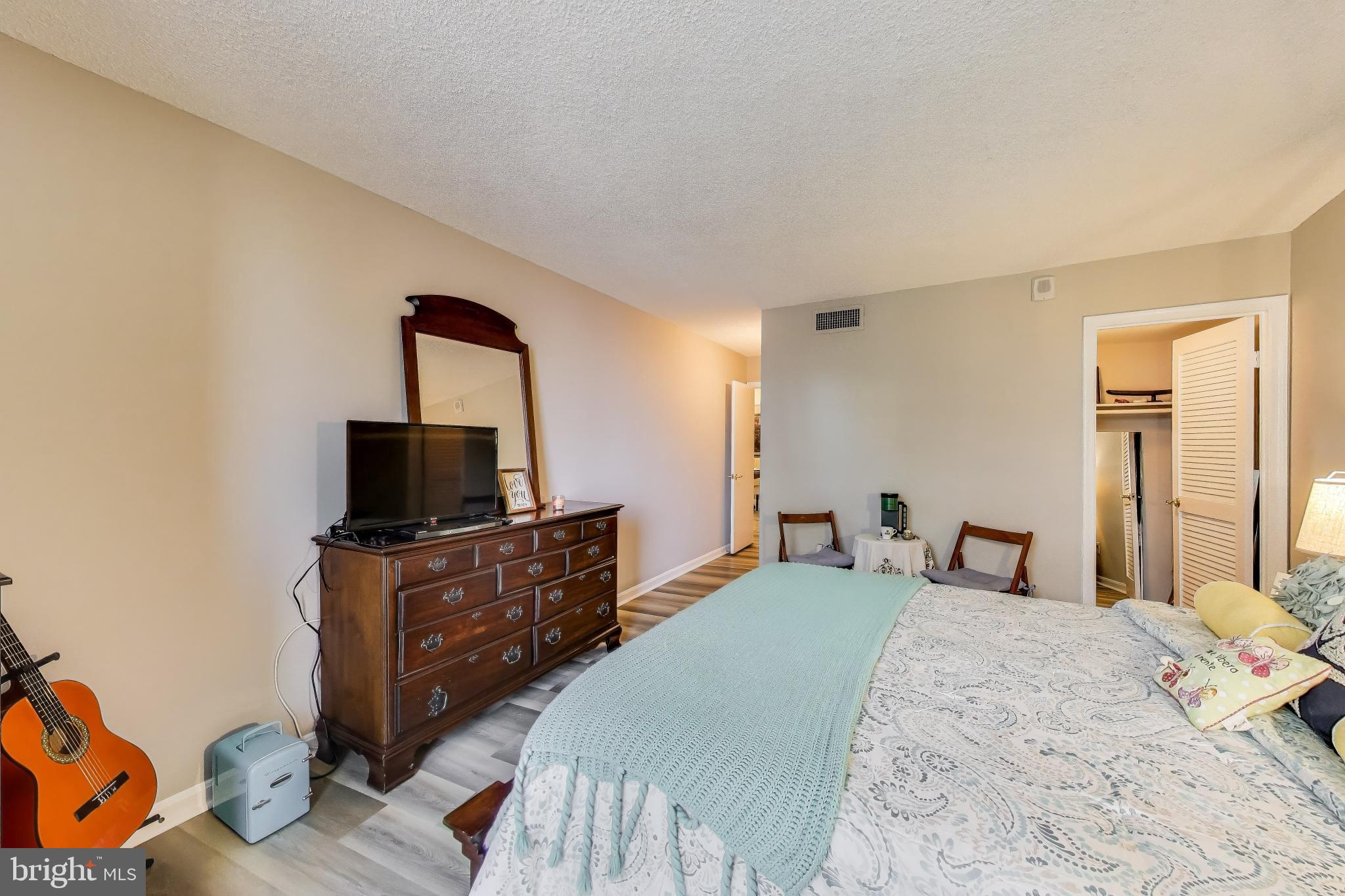 1101 South Arlington Ridge Road, Unit 305 Arlington, VA 22202 - Photo 27 of 51 Ensite second Bedroom