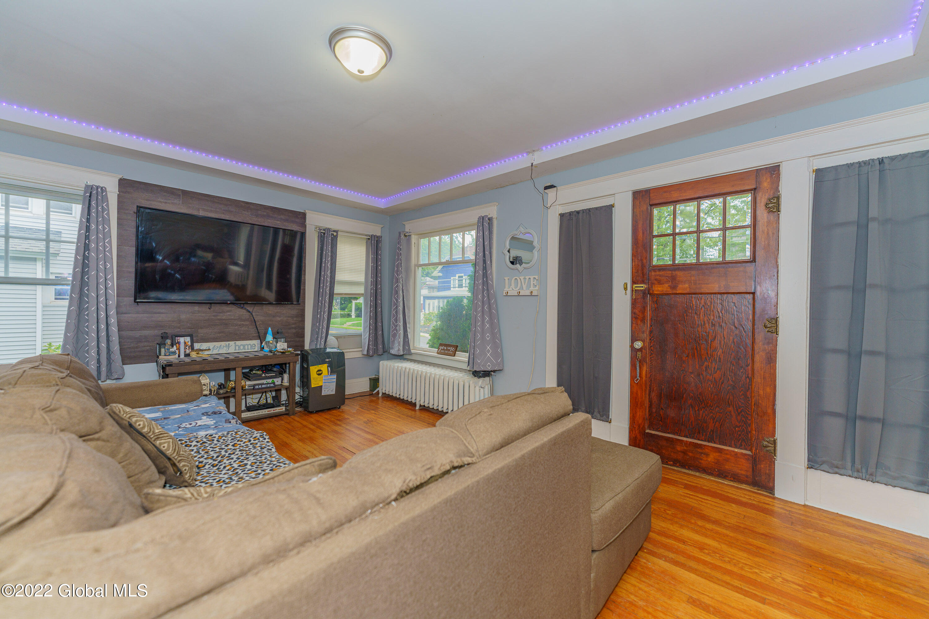 109 Sacandaga Road Scotia, NY 12302 - Photo 8 of 24 1 Livingroom 1