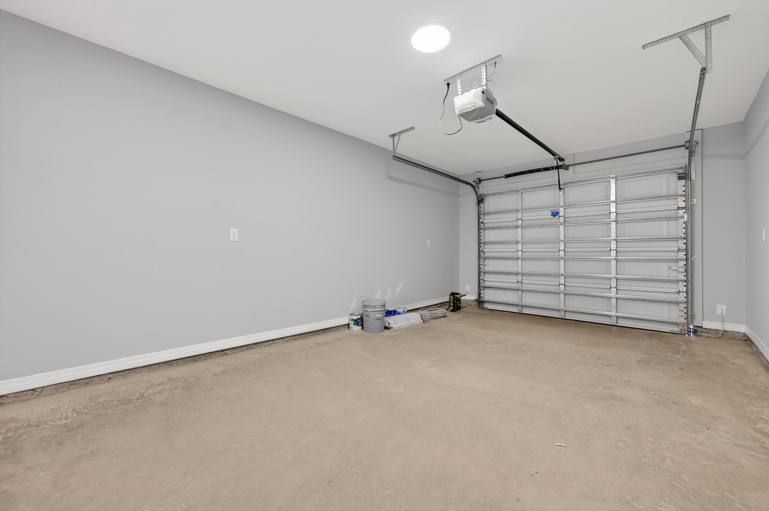 5327 B Kervin Road Crestview, FL 32539 - Photo 37 of 47 a view of a garage