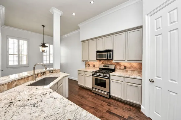 $575,000 | 710 Jackson Hill Street, Houston, TX 77007