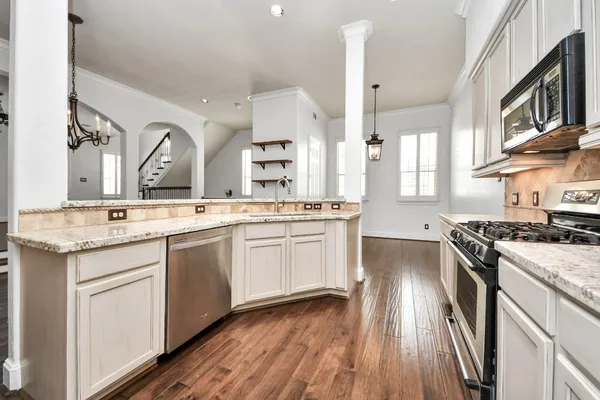 $575,000 | 710 Jackson Hill Street, Houston, TX 77007