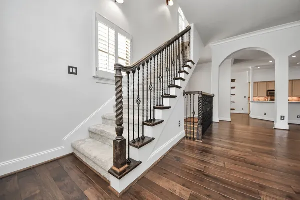 $575,000 | 710 Jackson Hill Street, Houston, TX 77007