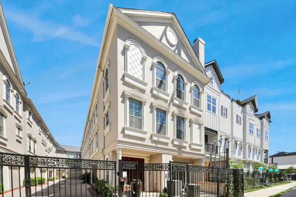 $575,000 | 710 Jackson Hill Street, Houston, TX 77007