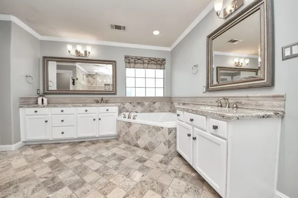 $575,000 | 710 Jackson Hill Street, Houston, TX 77007