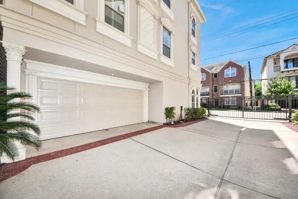 $575,000 | 710 Jackson Hill Street, Houston, TX 77007