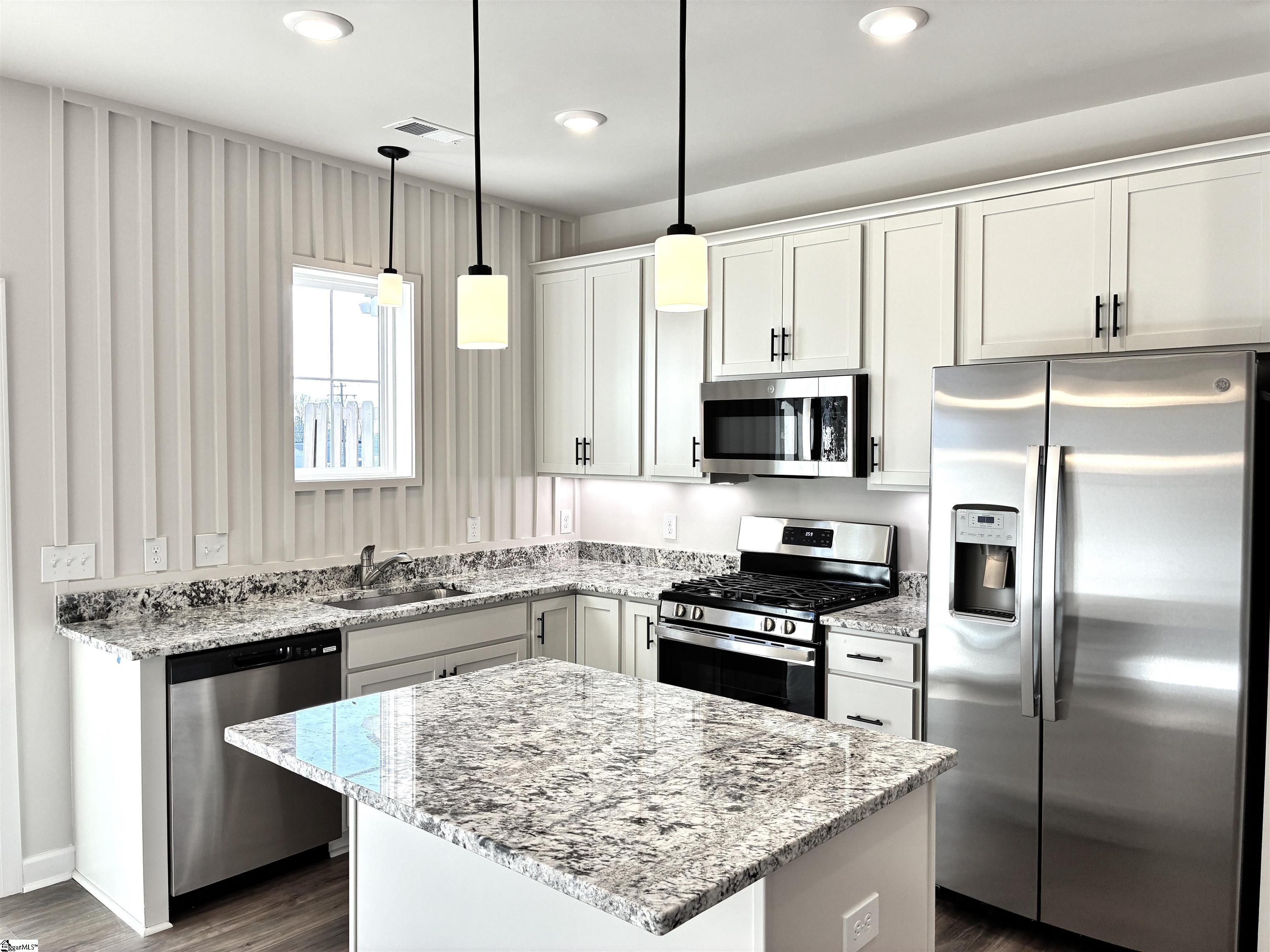 223 Crimson Tree Court Greenville, SC 29607 - Photo 4 of 20