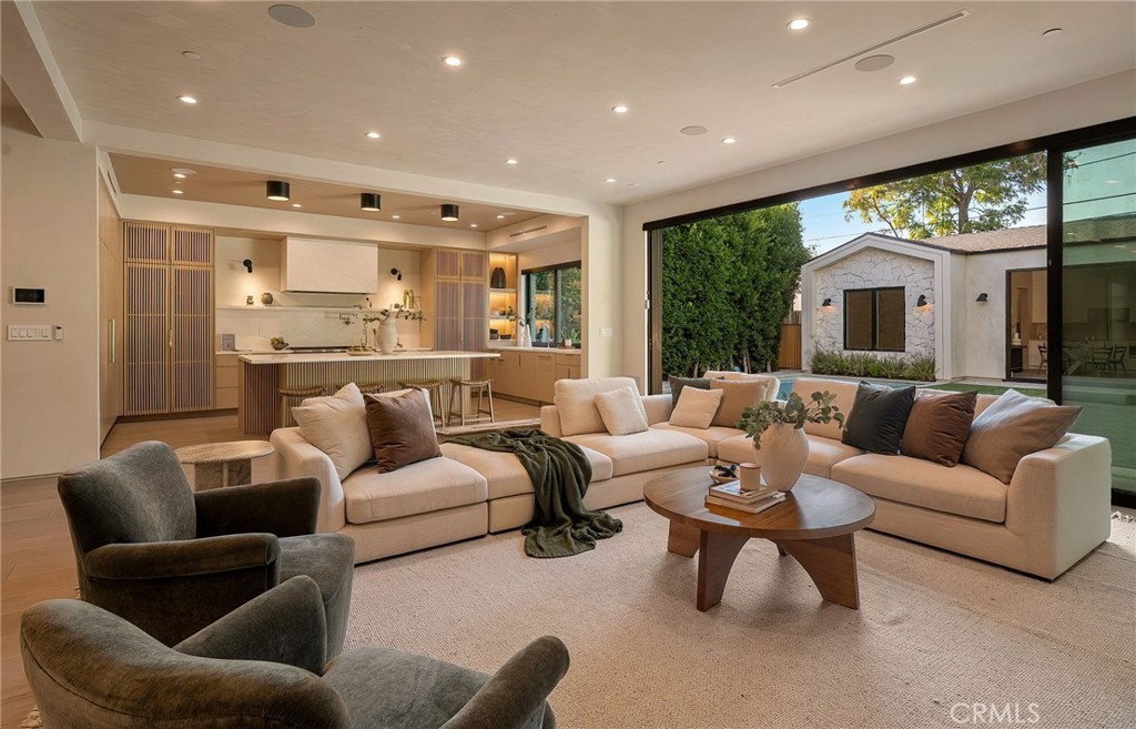 12113 Maxwellton Road Studio City, CA 91604 - Photo 5 of 42