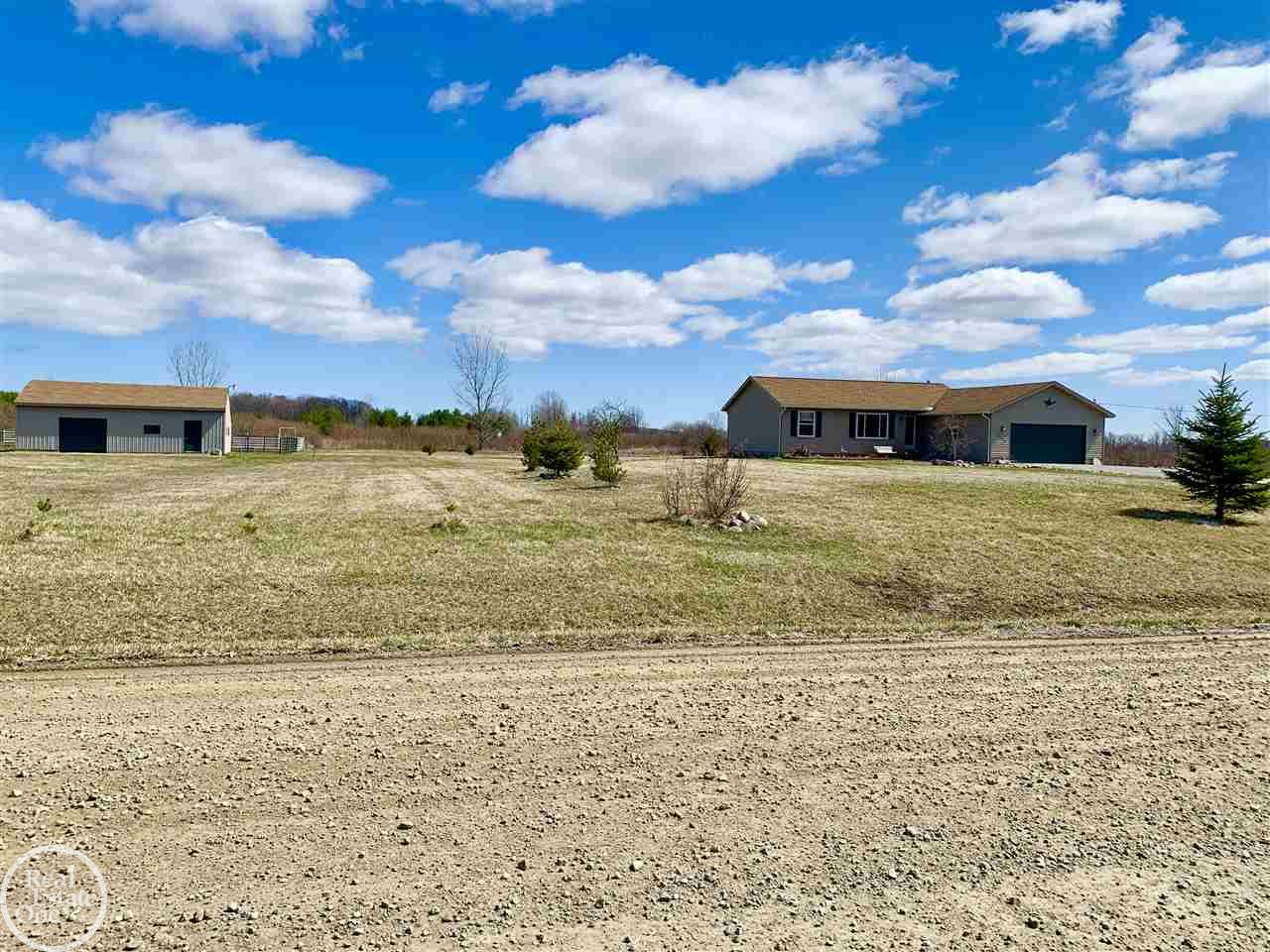 8808 Kilgore Road Avoca, MI 48006 - Photo 3 of 31 50038049-2.JPG