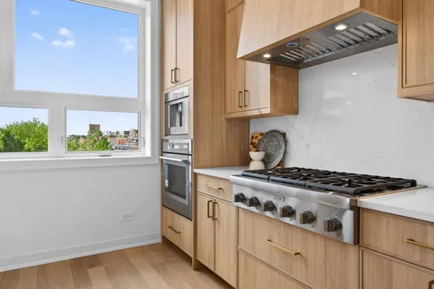 $1,099,000 | 1347 West Grand Avenue, Unit 4N, Chicago, IL 60642