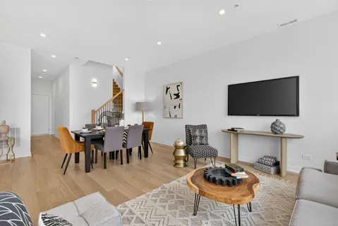 $1,099,000 | 1347 West Grand Avenue, Unit 4N, Chicago, IL 60642