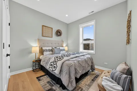 $1,099,000 | 1347 West Grand Avenue, Unit 4N, Chicago, IL 60642