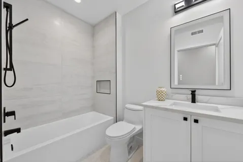 $1,099,000 | 1347 West Grand Avenue, Unit 4N, Chicago, IL 60642