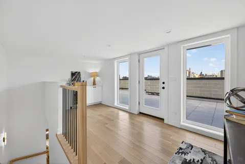 $1,099,000 | 1347 West Grand Avenue, Unit 4N, Chicago, IL 60642