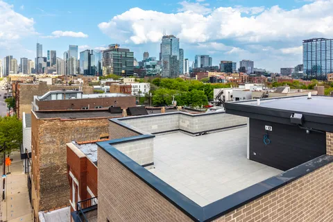 $1,099,000 | 1347 West Grand Avenue, Unit 4N, Chicago, IL 60642