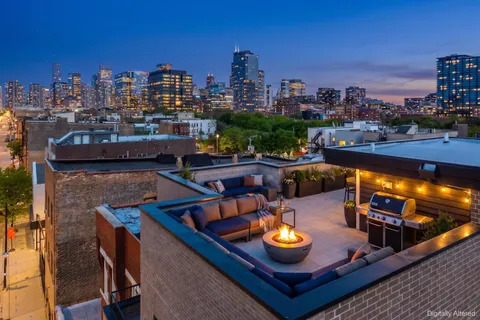 $1,099,000 | 1347 West Grand Avenue, Unit 4N, Chicago, IL 60642