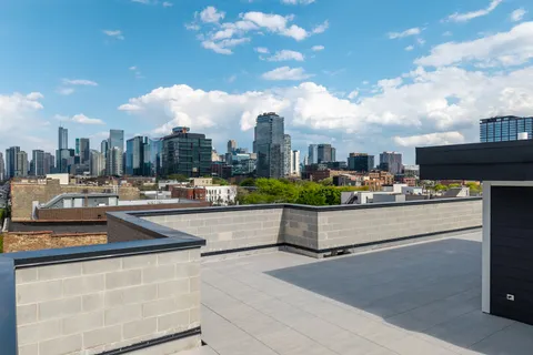 $1,099,000 | 1347 West Grand Avenue, Unit 4N, Chicago, IL 60642