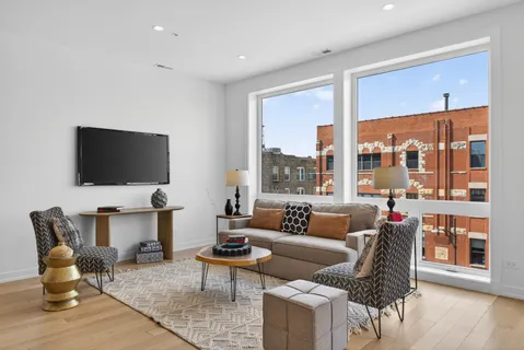 $1,099,000 | 1347 West Grand Avenue, Unit 4N, Chicago, IL 60642