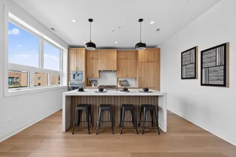 $1,099,000 | 1347 West Grand Avenue, Unit 4N, Chicago, IL 60642