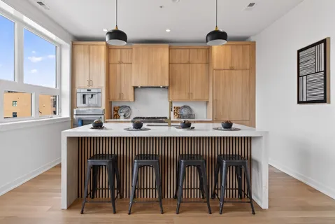 $1,099,000 | 1347 West Grand Avenue, Unit 4N, Chicago, IL 60642