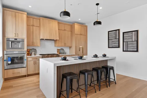 $1,099,000 | 1347 West Grand Avenue, Unit 4N, Chicago, IL 60642
