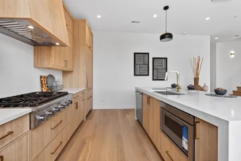 $1,099,000 | 1347 West Grand Avenue, Unit 4N, Chicago, IL 60642