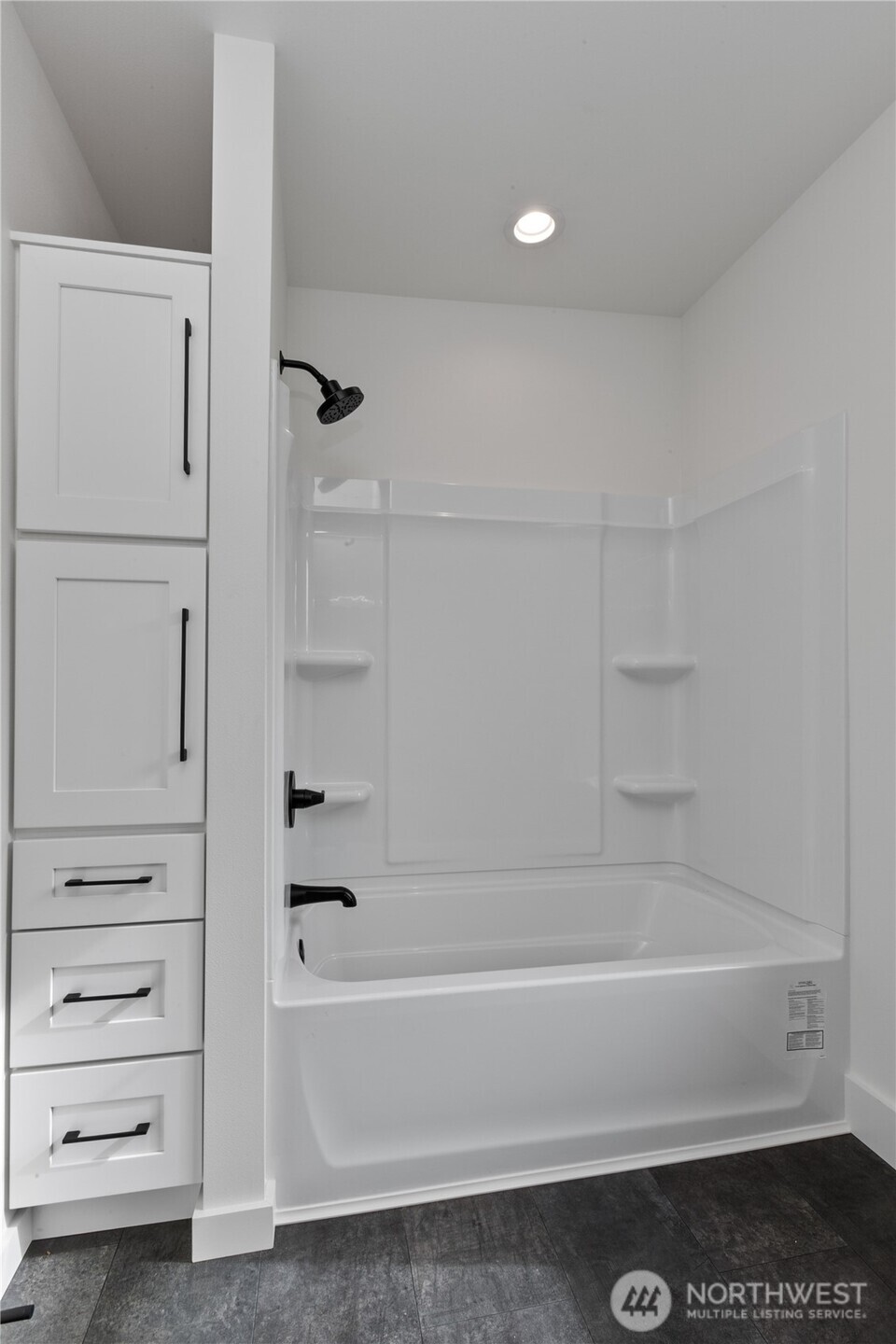 893 Loomis Trail Road Lynden, WA 98264 - Photo 24 of 39 a bathroom with a bathtub