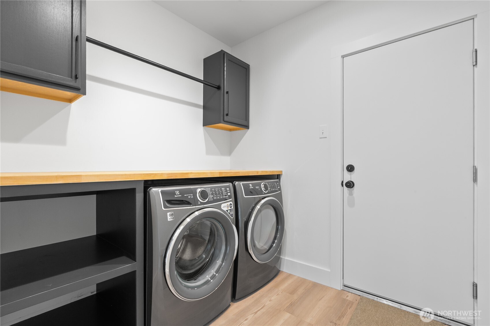 893 Loomis Trail Road Lynden, WA 98264 - Photo 25 of 39 a utility room with dryer and washer