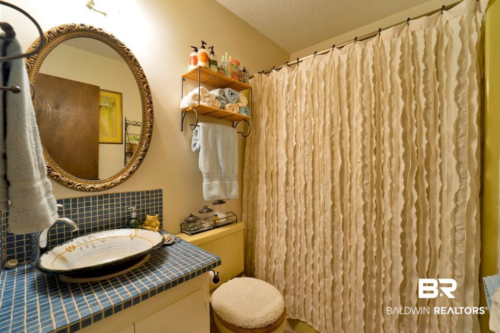 21805 Linn Ridge Drive Fairhope, AL 36532 - Photo 14 of 27 Guest Bath