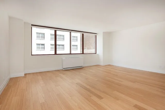$3,984 | 260 West 52nd Street, Unit 7D | Theater District